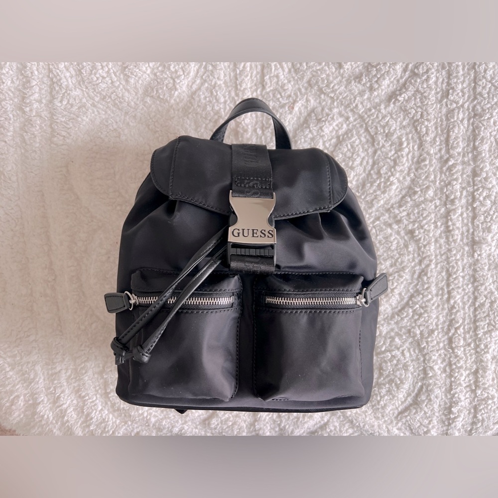BRAND NEW! Guess Backpack 😍